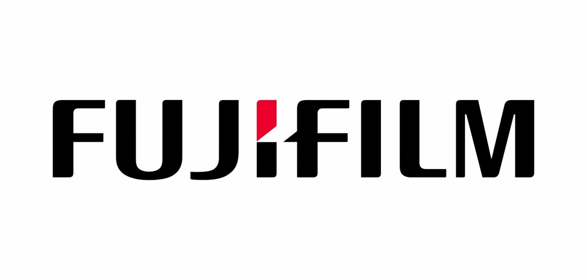 Le logo fujifilm sur fond blanc.