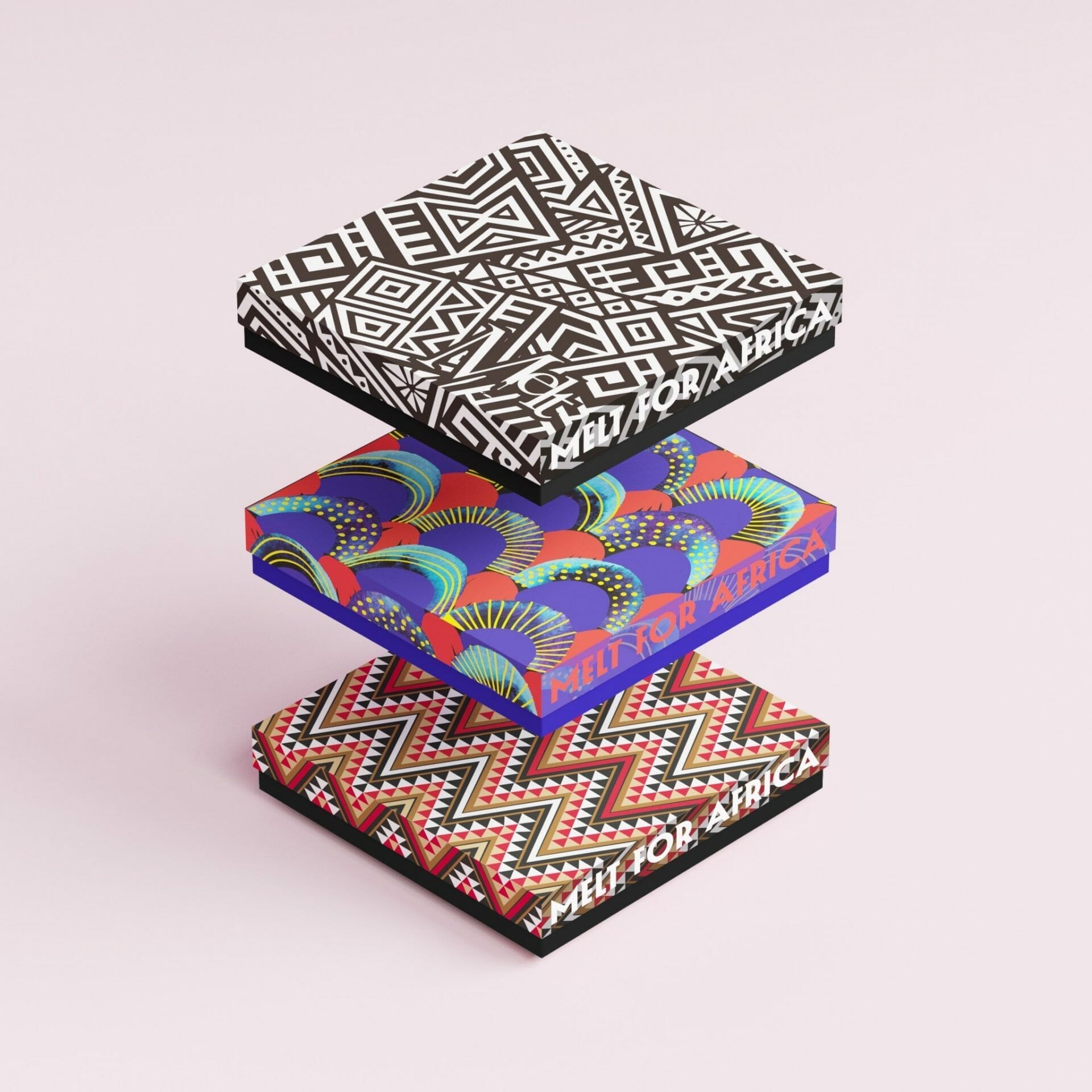 Une pile de boîtes colorées avec des motifs géométriques dessus.