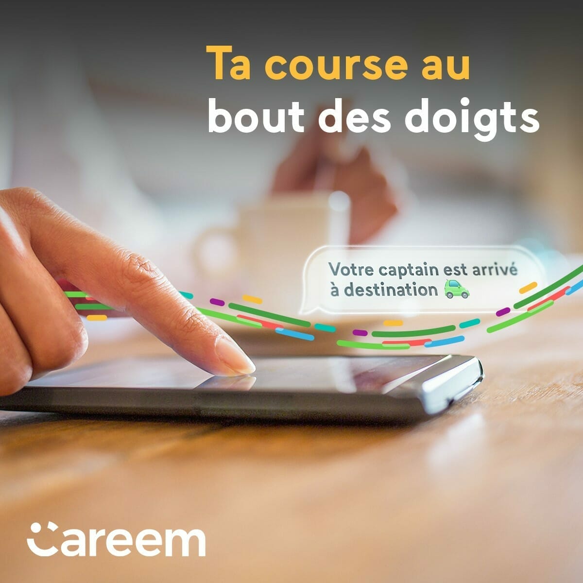Une personne utilisant une tablette avec le texte 'ta course au bout des doigts'.