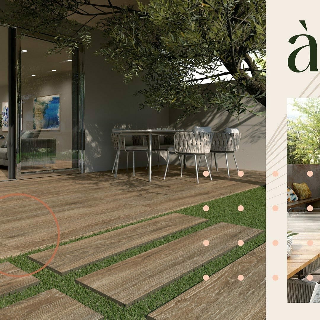 Une photo d'un patio en bois avec une table et des chaises en bois.